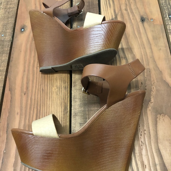 Charlotte Russe size 7 tan wedges - Picture 7 of 12